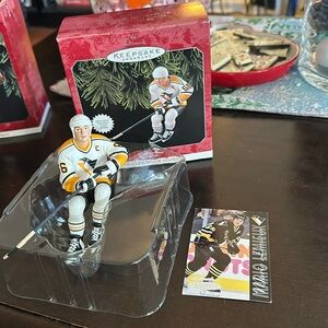 Hallmark 1998 Mario Lemieux ornament, second in the series
